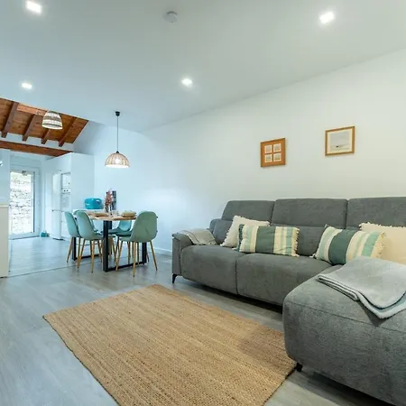 Spacious Renovated House In *