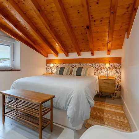 Spacious Renovated House In Apartment *