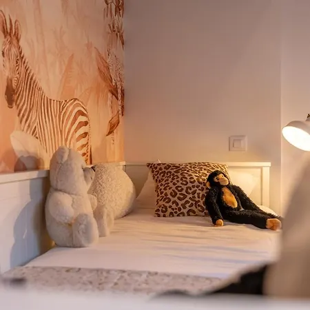 Spacious Renovated House In Apartment *