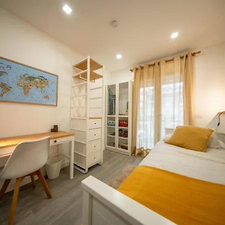 Spacious Renovated House In Apartment *