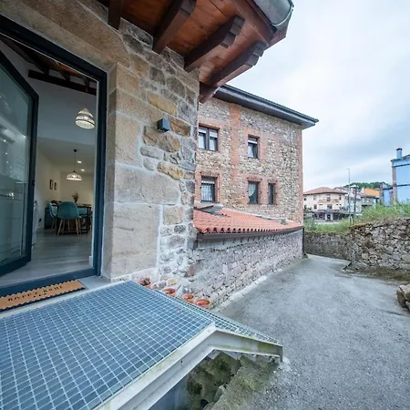 Spacious Renovated House In Apartment